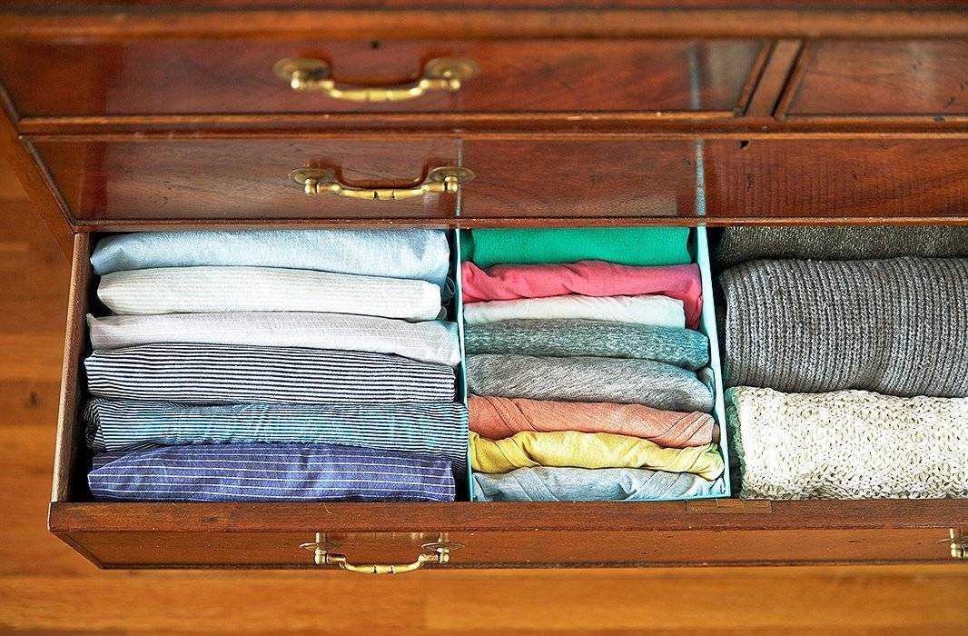 Как складывать вещи: полезные советы по организации места в шкафу