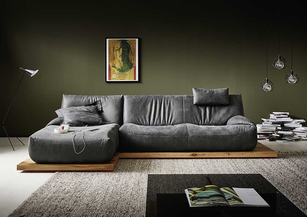 Двухместный диван является самой распространенной моделью мягкой мебели в современных жилищах В каких помещениях смотрится кожаный диван или модель из ротанга Какими недостатками обладает белый диван Какие модели больше подходят для отдыха