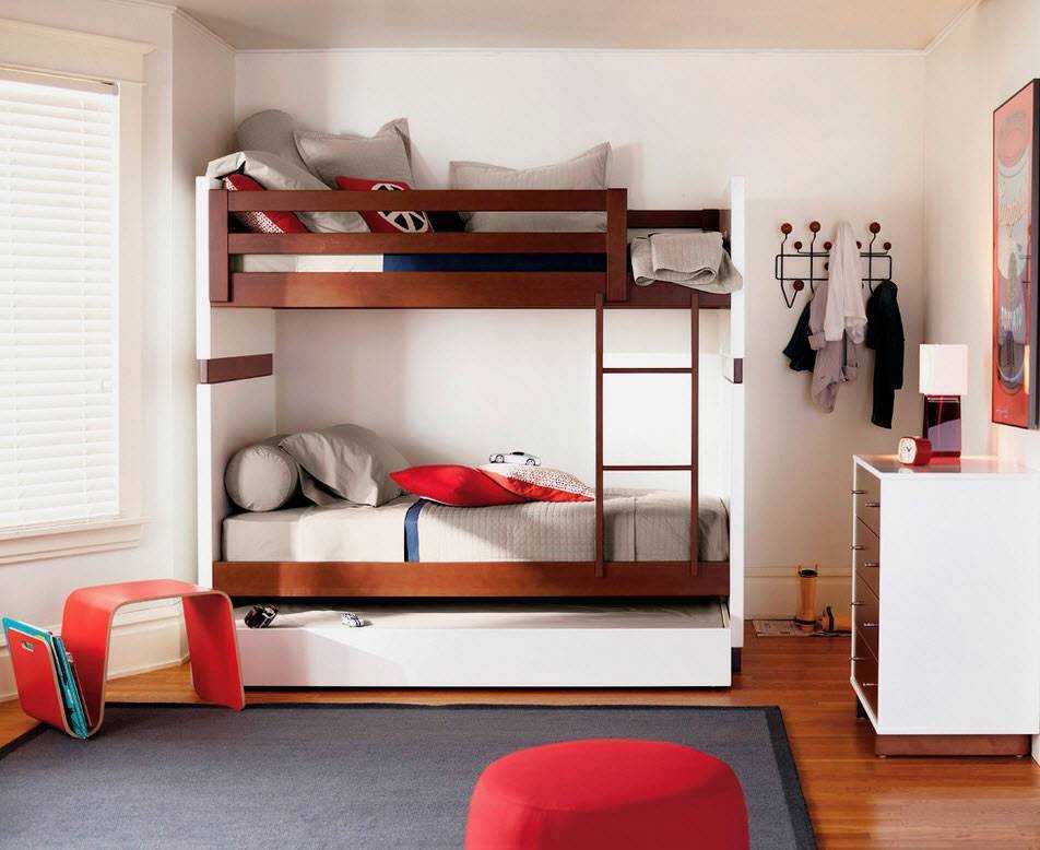 Двухъярусная кровать для подростков, какие материалы более практичны