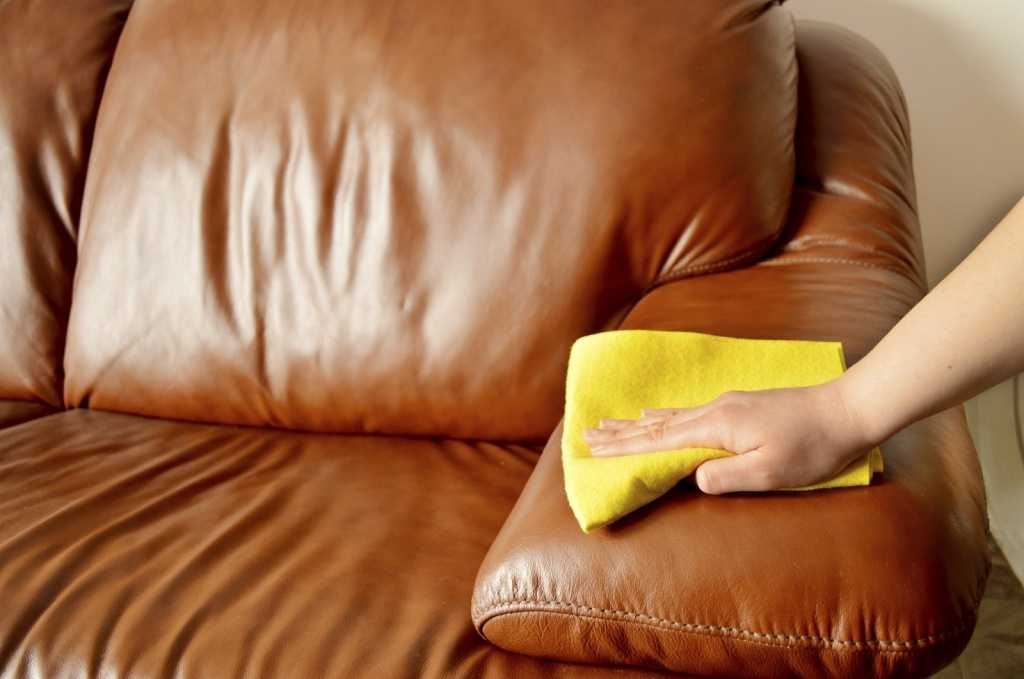 Выбираем средство для чистки диванов в домашних условиях