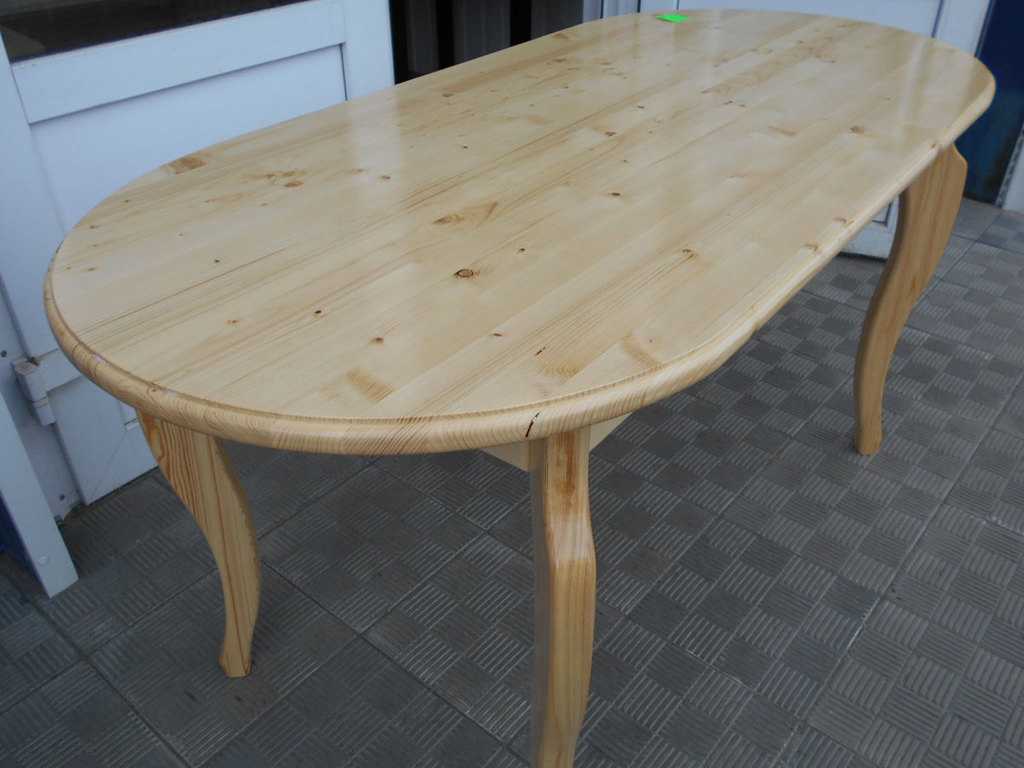Купить стол готовый. Овальный стол из дерева. Овальный кухонный стол из дерева. Овальный стол из массива сосны. Стол овальный из массива дерева.