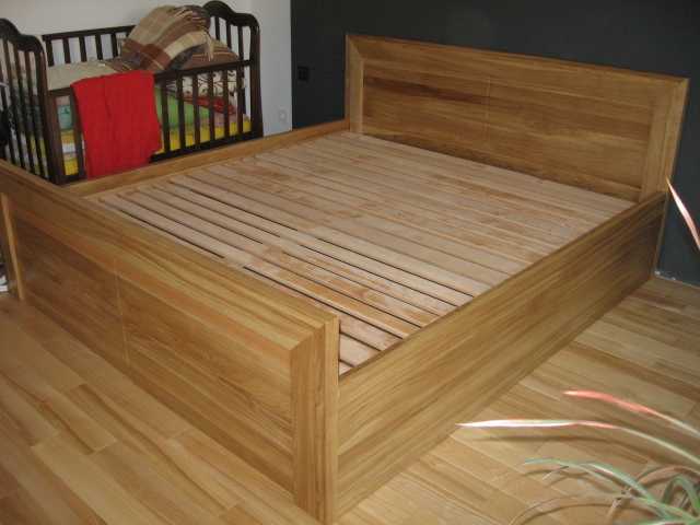 Деревянная кровать (77 фото): из массива натурального бука и гевеи, как самому сделать, белая из березы и ясеня с ящиками, с тремя спинками