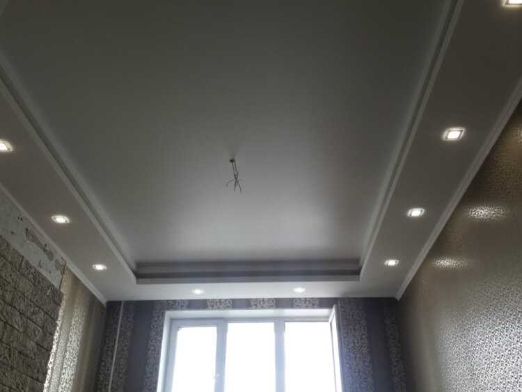 Варианты оформления потолка из гипсокартона в зале частного дома: 51 фото
