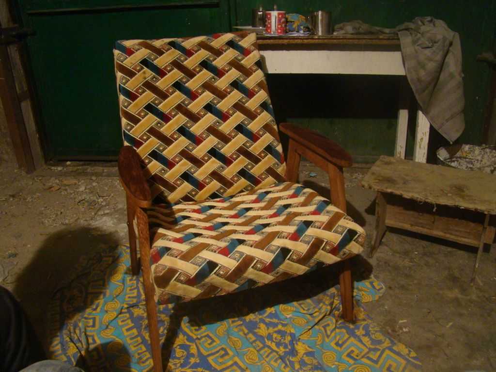 Кресла ссср с деревянными подлокотниками реставрация. интерьеры в стиле ссср. никогда так не делайте! какие комплектующие материалы могут понадобиться