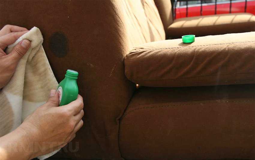 Эффективные средства для чистки мягкой мебели в домашних условиях