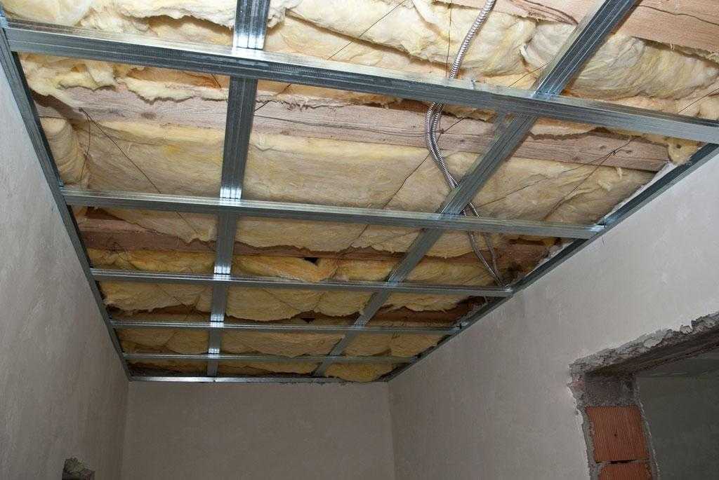 Потолок из гипсокартона на деревянном каркасе