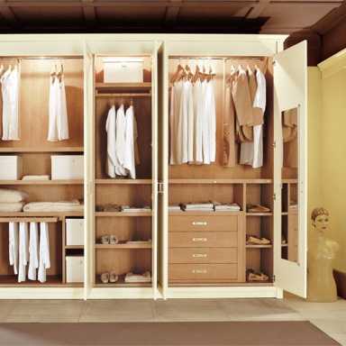 Шкаф трехстворчатый распашной, особенности конструкции и нюансы выбора