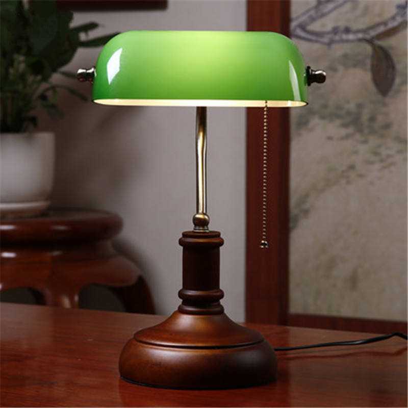 Зеленые настольные лампы: модели с плафоном в стиле ретро на стол для спальни