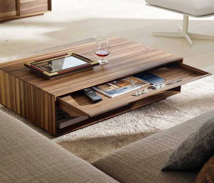 Приставной столик – идеальный предмет мебели для сторонников «диванного» образа жизни