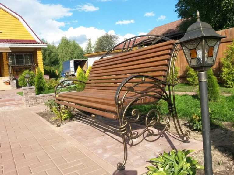 Кованая садовая мебель (37 фото): холодная ковка в оформлении дачного интерьера, оригинальные дизайнерские решения для дачи