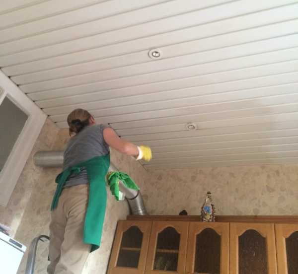 Мытье потолков – важная составляющая качественной уборки. Как помыть реечный потолок Уход за подвесными конструкциями: что нужно учитывать Какие средства использовать