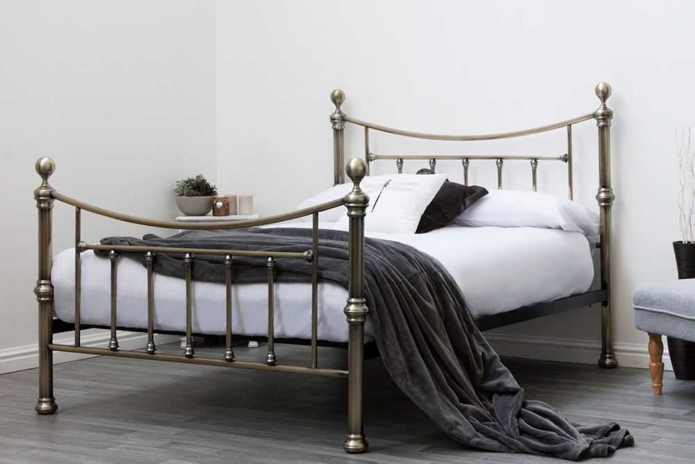 Двухъярусные металлические кровати (49 фото): железные двухэтажные и одноярусные модели для рабочих
