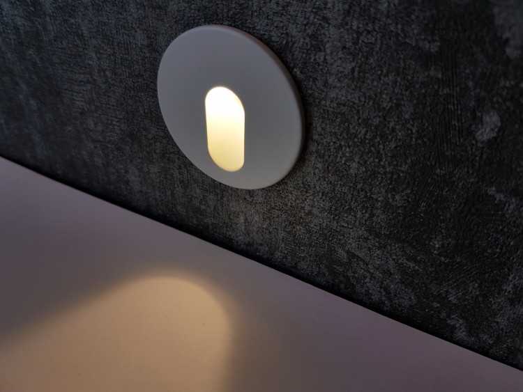 Встраиваемые светодиодные светильники (76 фото): led-лампы для грильято, круглые и квадратные, линейные и поворотные модели