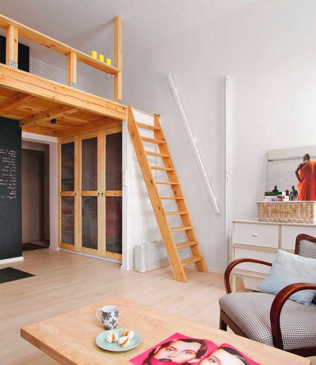 Двухъярусная - фото дизайна: двуспальная двухэтажная модель с рабочей зоной внизу, эскизы спальни для родителей