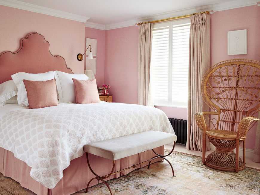 Розовые обои в интерьере спальни, кухни, гостиной, детской