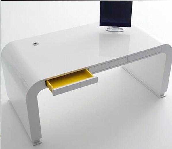 Столик для ноутбука в кровать (34 фото): выбираем кроватный стол-подставку, плюсы и минусы постельного изделия