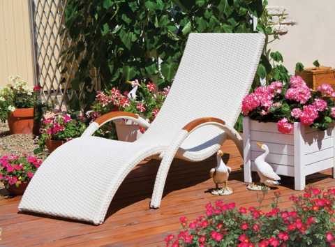 Садовые кресла: пластиковые, деревянные и кованые модели для дачи, дачные уличные кресла ikea и других производителей, круглые и модели других форм