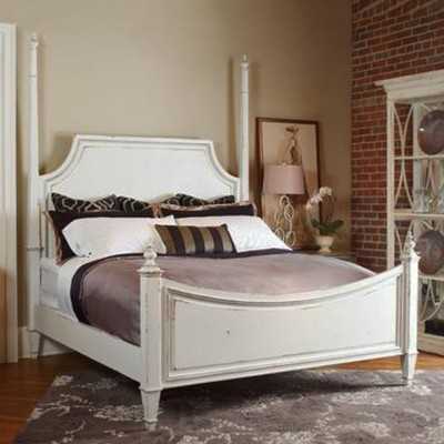 Высокие двуспальные кровати: модели в американском стиле на ножках и со спинкой