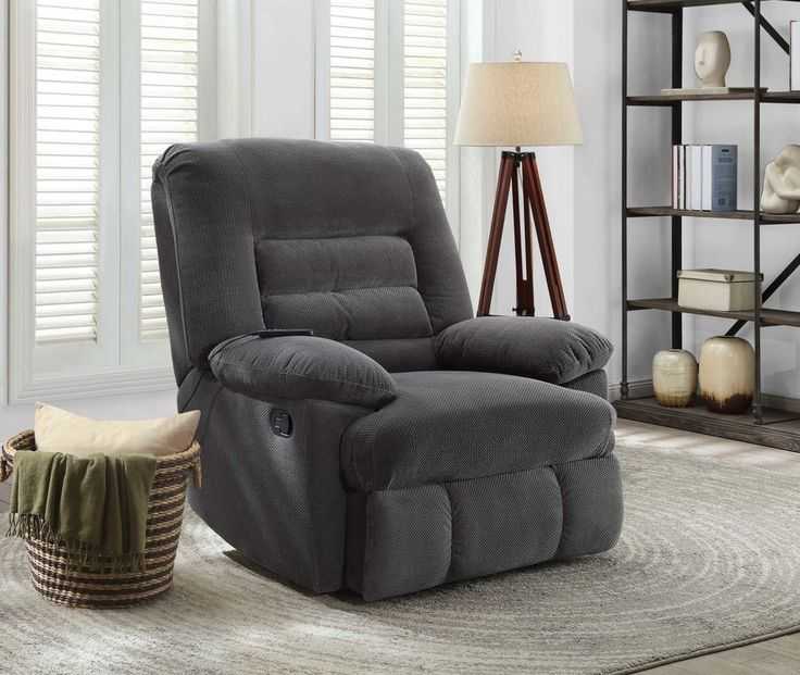 Кресла с подлокотниками: широкое и мягкое, металлическое, венское, обеденное и другие. как выбрать кресло с подлокотниками?