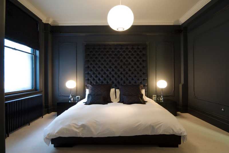 Дизайн черной спальни (60 фото): интерьер в черных тонах с золотом и паркетной доской, сочетание с коричневым и бирюзовым
