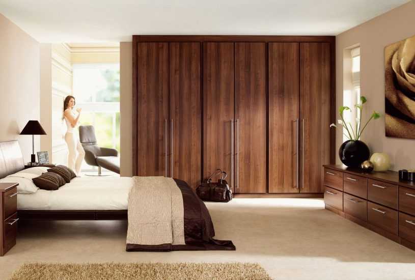 Спальный гарнитур (80 фото): выбор стенки в классическом и современном стилях, угловых мебельных гарнитуров и модульных шкафов для одежды