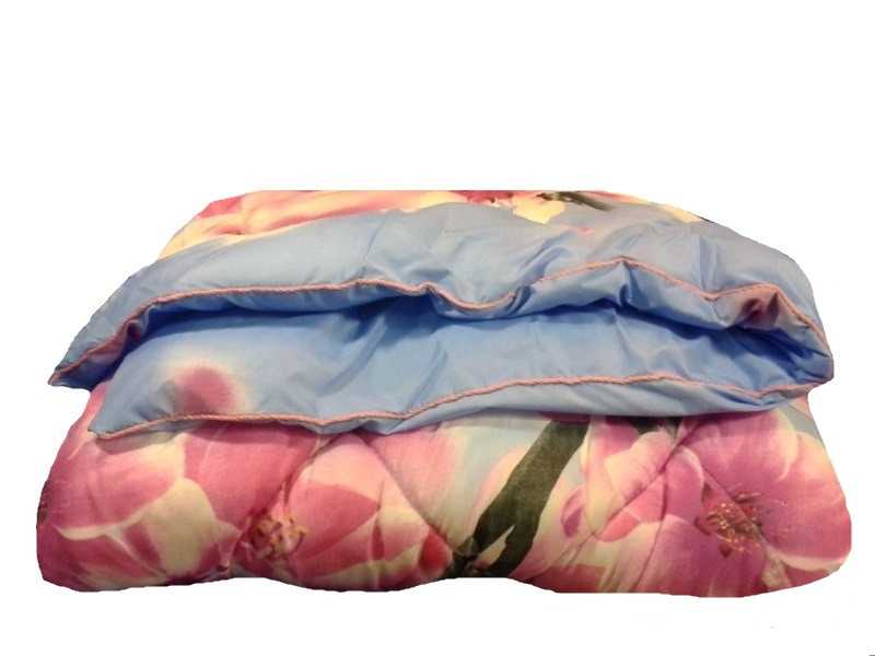 Какое главное отличие имеет одеяло холлофайбер перед другими изделиями? Наполнитель холлофайбер – что это такое и какими он обладает свойствами? Каковы главные плюсы и минусы наполнителя? Чем он лучше синтепона?