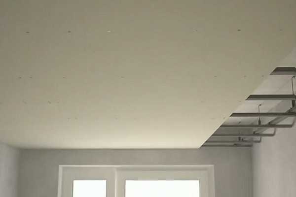 Одноуровневый потолок из гипсокартона (51 фото): одноуровневые конструкции из гкл в интерьере