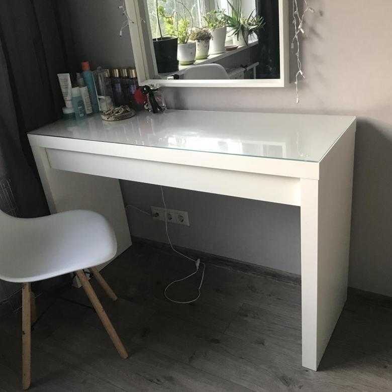 Туалетный столик ikea (38 фото): белые модели с подсветкой и зеркалом для спальни, столы из серии мальм в интерьере